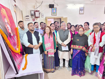 Tripura Pradesh Youth Congress (TPYC) leaders celebrate the birth anniversary of Swami Vivekananda at Congress Bhavan in Agartala on January 12.